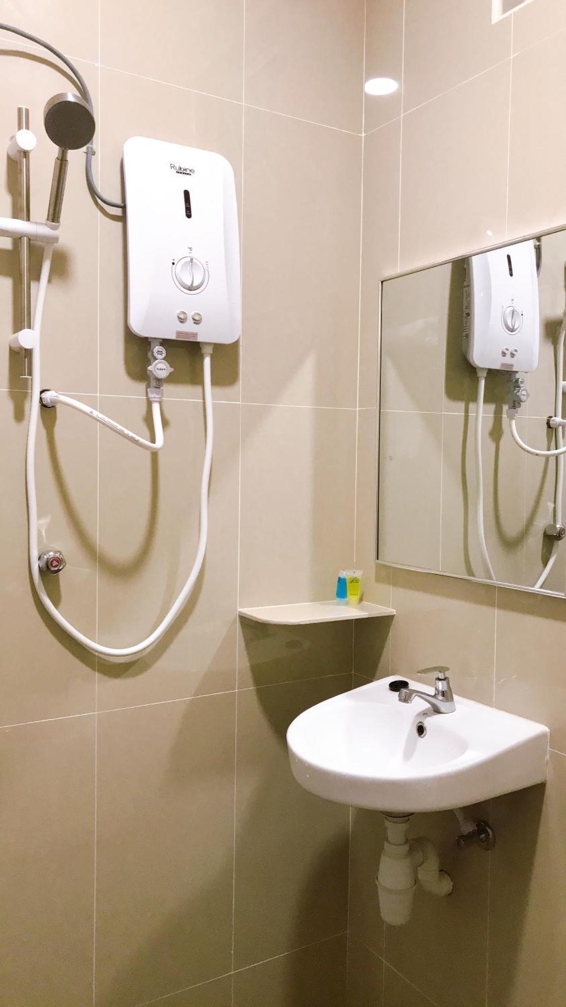 Alexis Kt Roomstay Kuala Terengganu Rum bild